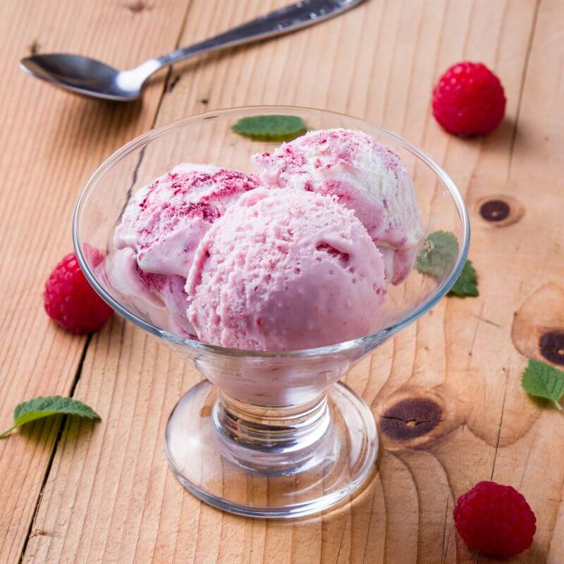 Gelato al lampone senza zucchero e adatto alla chetogenica