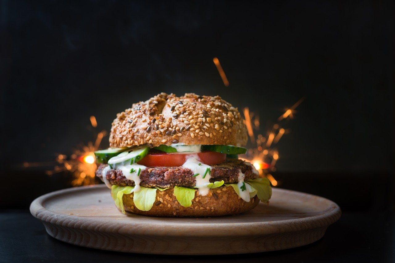 Vegan Burger con salsa | Pinkfoodshop