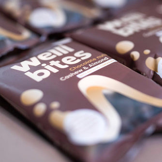 Dragees di noci, mandorle e anacardi ricoperte di cioccolato vegetariano Welli Bites