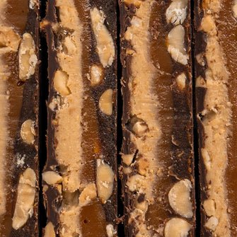 Barretta vegana arachidi e caramello ricoperta di cioccolato senza glutine Fizi