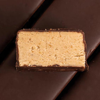 Barretta vegana proteica alla nocciola ricoperta di cioccolato senza glutine Fizi