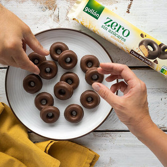 Biscottini tondi ricoperti di cioccolato senza zucchero Gullon